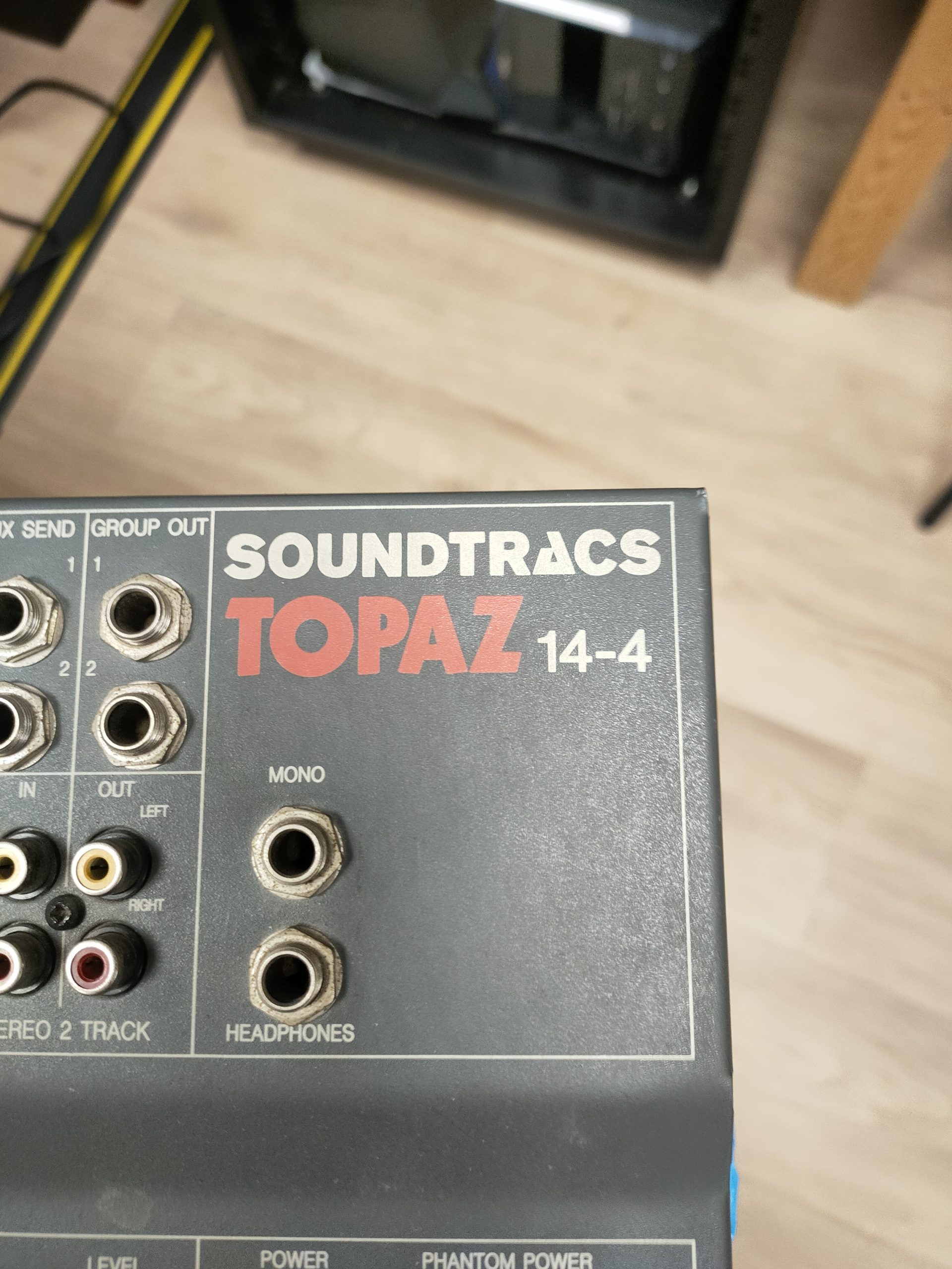 Mesa de mezclas soundtracs topaz 14-4