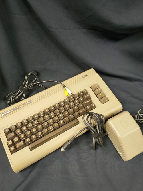 Commodore 64 funcional con fuente y cable video