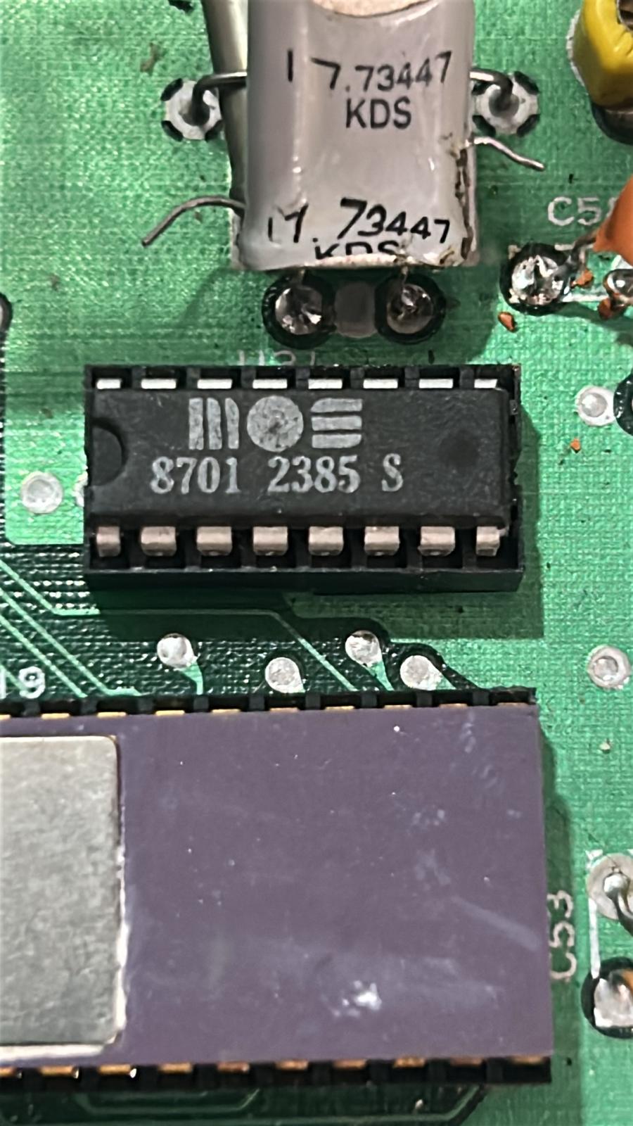 MOS Commodre 8701 2385